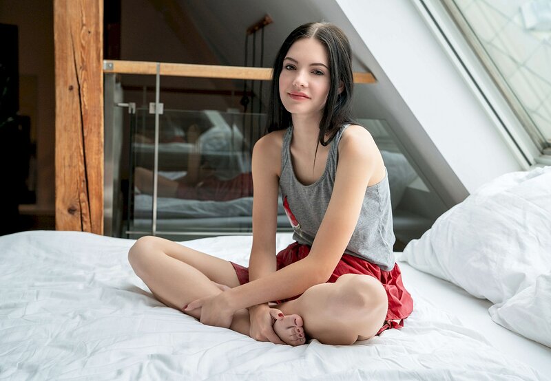 Людмила, 24 года, 1 размер груди